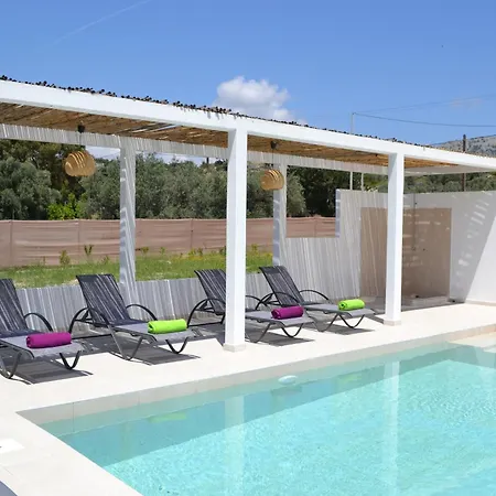 Villa Azure Dreams With Pool - *